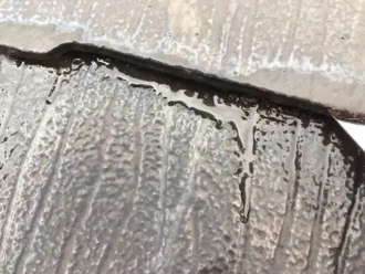 縁切り不足が確認出来るスレート屋根